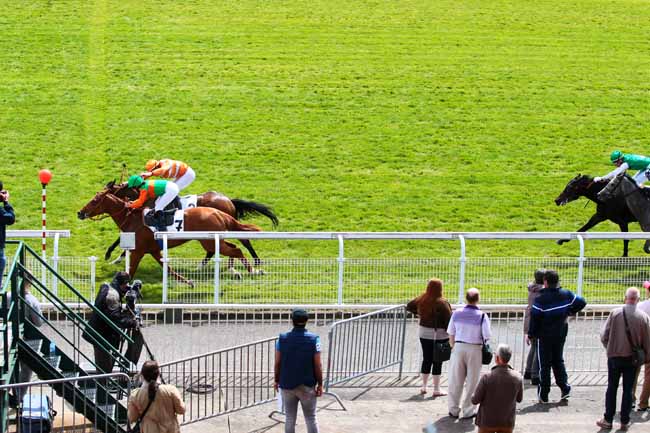 Photo d'arrivée de la course pmu PRIX HUBERT D'IDEVILLE à MAISONS-LAFFITTE le Samedi 7 mai 2016