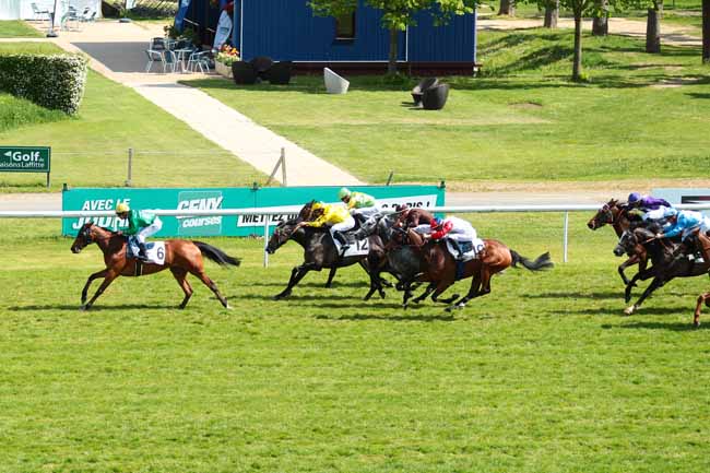 Photo d'arrivée de la course pmu PRIX DE L'ETOILE DU BOUT DU MONDE à MAISONS-LAFFITTE le Samedi 7 mai 2016