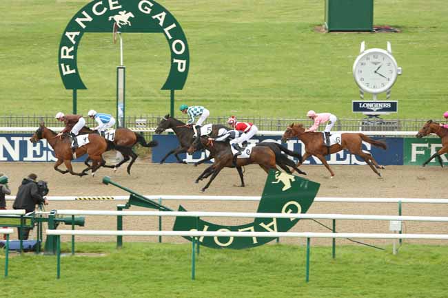 Photo d'arrivée de la course pmu PRIX DU VAL SAINT-GEORGES à CHANTILLY le Mardi 10 mai 2016