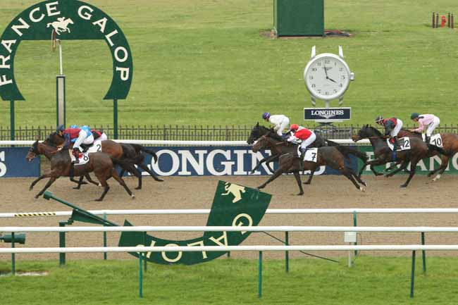 Photo d'arrivée de la course pmu PRIX DU POTEAU NIBERT à CHANTILLY le Mardi 10 mai 2016