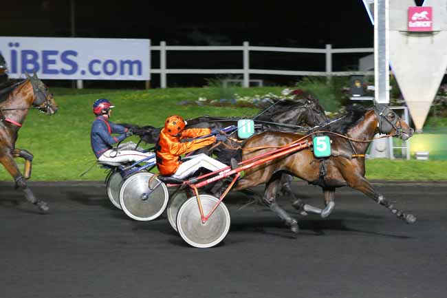 Photo d'arrivée de la course pmu PRIX BURGUNDIA à PARIS-VINCENNES le Vendredi 13 mai 2016