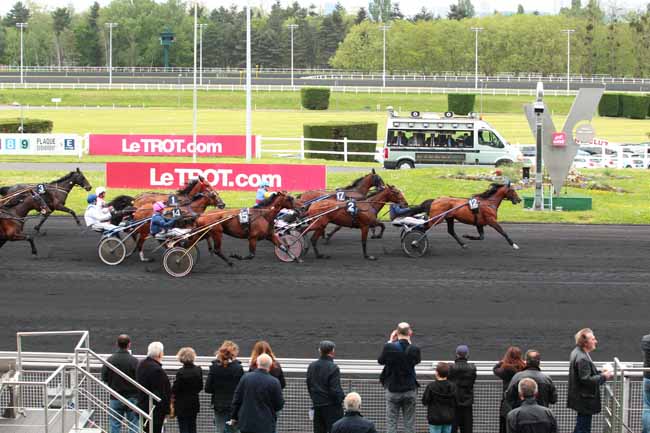 Photo d'arrivée de la course pmu PRIX JEAN GABIN à PARIS-VINCENNES le Samedi 14 mai 2016