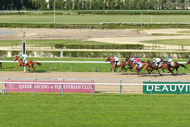 Photo d'arrivée de la course pmu PRIX DE FORMENTIN à DEAUVILLE le Dimanche 15 mai 2016