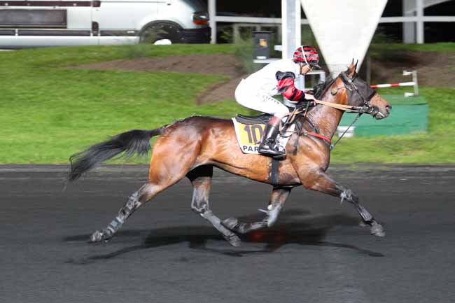 Photo d'arrivée de la course pmu PRIX JUPITER à PARIS-VINCENNES le Mardi 17 mai 2016