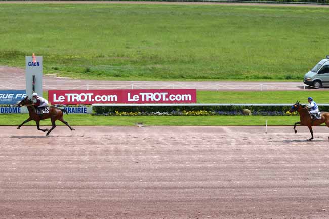 Photo d'arrivée de la course pmu SAINT-LEGER DES TROTTEURS à CAEN le Mercredi 18 mai 2016