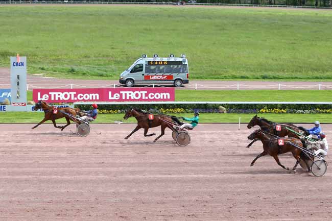 Photo d'arrivée de la course pmu PRIX HUBERT HARDY à CAEN le Mercredi 18 mai 2016