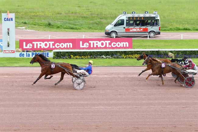Photo d'arrivée de la course pmu PRIX DE LA TOUQUES à CAEN le Mercredi 18 mai 2016