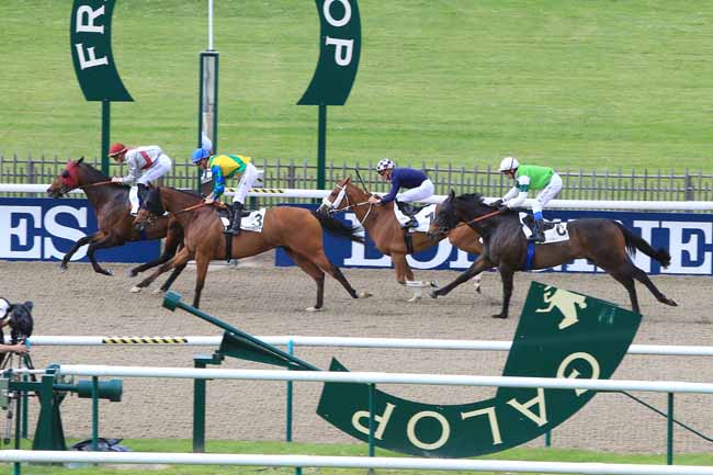 Photo d'arrivée de la course pmu PRIX DU CHEMIN DU TOMBERAY à CHANTILLY le Vendredi 20 mai 2016