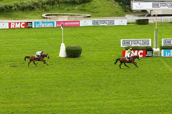 Photo d'arrivée de la course pmu GRAS SAVOYE HIPCOVER PRIX MARECHAL FOCH à AUTEUIL le Dimanche 22 mai 2016