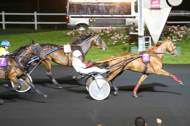 Photo d'arrivée de la course pmu PRIX GEORGES COURTOIS à PARIS-VINCENNES le Mardi 24 mai 2016