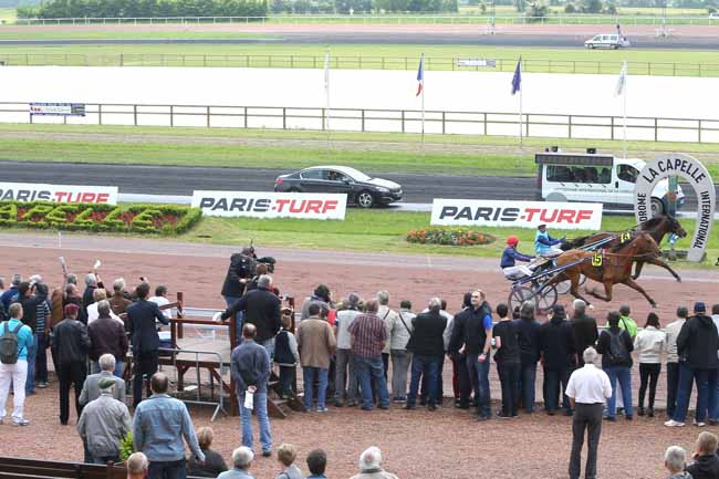 Photo d'arrivée de la course pmu GRAND NATIONAL DU TROT PARIS-TURF à LA CAPELLE le Mercredi 25 mai 2016