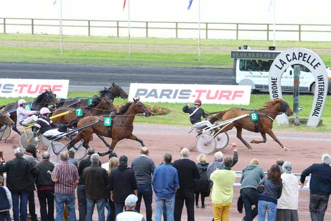 Photo d'arrivée de la course pmu PRIX DE L'UNAT à LA CAPELLE le Mercredi 25 mai 2016