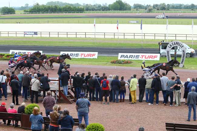 Photo d'arrivée de la course pmu PRIX FERNAND FLORIBERT DUBOIS à LA CAPELLE le Mercredi 25 mai 2016
