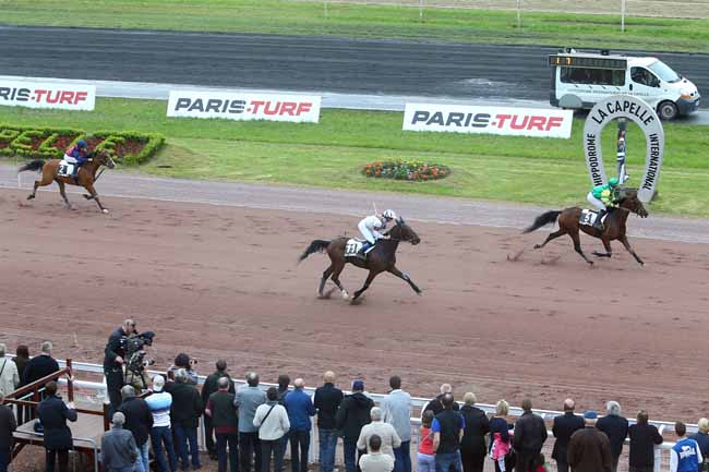 Photo d'arrivée de la course pmu PRIX DU PMU LE LONGCHAMPS - LA CAPELLE à LA CAPELLE le Mercredi 25 mai 2016