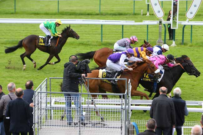 Photo d'arrivée de la course pmu PRIX DE LA PLAINE DU PUTOIS à COMPIEGNE le Jeudi 26 mai 2016