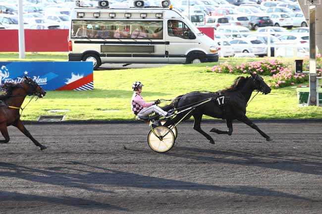 Photo d'arrivée de la course pmu PRIX CONSTELLATION à PARIS-VINCENNES le Vendredi 27 mai 2016