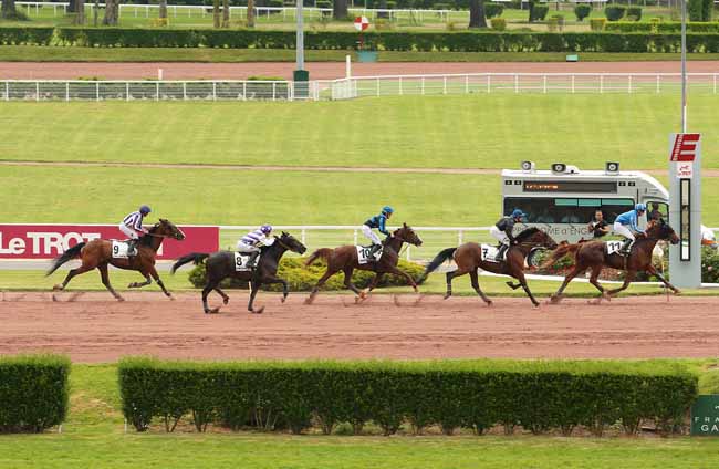 Photo d'arrivée de la course pmu PRIX DE LA PLACE DU CHATELET à ENGHIEN le Samedi 28 mai 2016