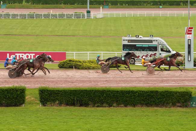 Photo d'arrivée de la course pmu PRIX DU RHONE à ENGHIEN le Samedi 28 mai 2016