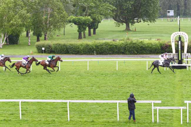 Photo d'arrivée de la course pmu PRIX BALBONELLA à MAISONS-LAFFITTE le Lundi 30 mai 2016