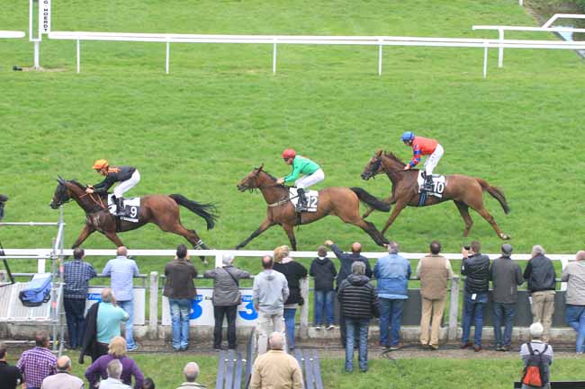 Photo d'arrivée de la course pmu PRIX BANQUE POPULAIRE ALSACE-LORRAINE-CHAMPAGNE à STRASBOURG le Mardi 31 mai 2016