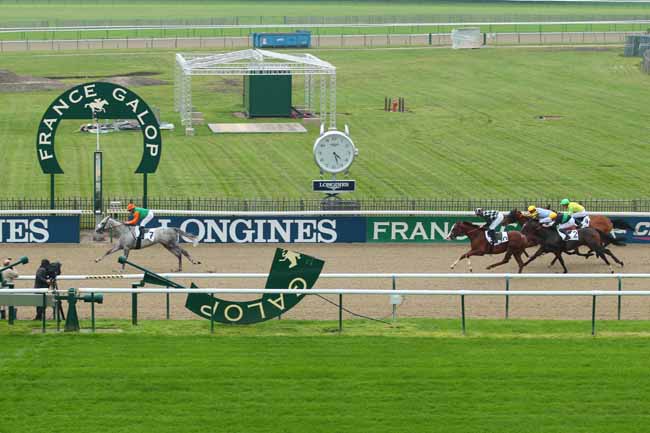 Photo d'arrivée de la course pmu PRIX DU BOIS DE PERTHE à CHANTILLY le Mercredi 1 juin 2016