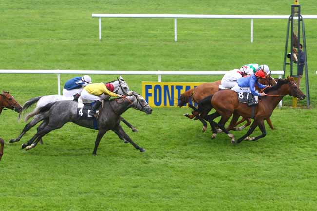 Photo d'arrivée de la course pmu PRIX DE LA BEAUCE à FONTAINEBLEAU le Jeudi 2 juin 2016