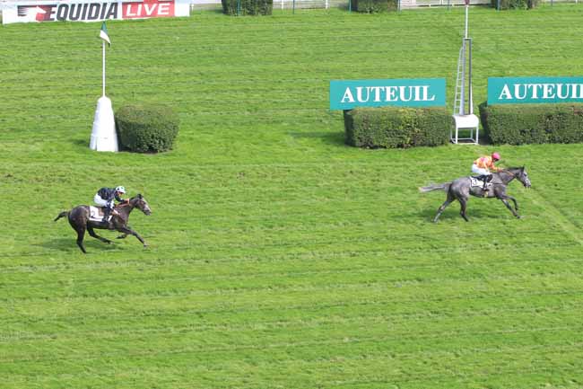 Photo d'arrivée de la course pmu PRIX OUISTREHAM à AUTEUIL le Lundi 6 juin 2016