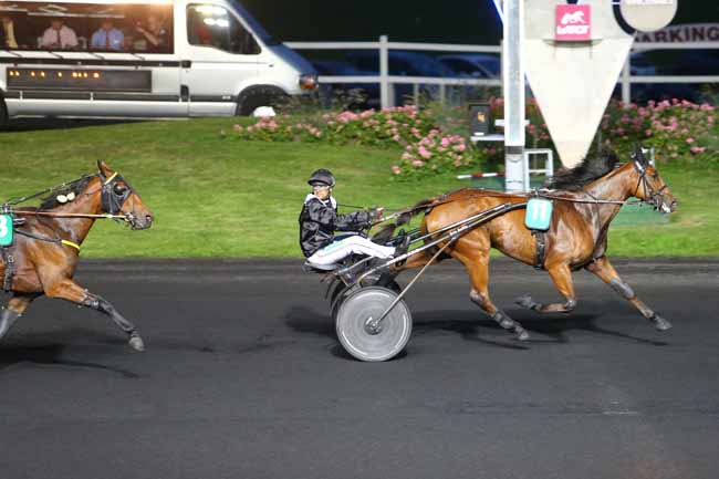Photo d'arrivée de la course pmu PRIX ARA à PARIS-VINCENNES le Vendredi 10 juin 2016