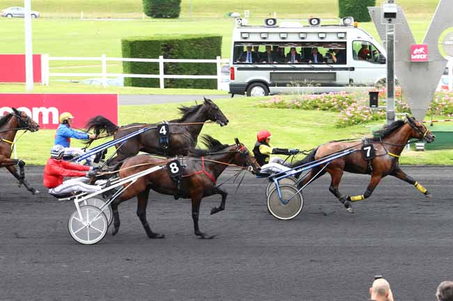Photo d'arrivée de la course pmu PRIX DE GIEN à PARIS-VINCENNES le Samedi 11 juin 2016