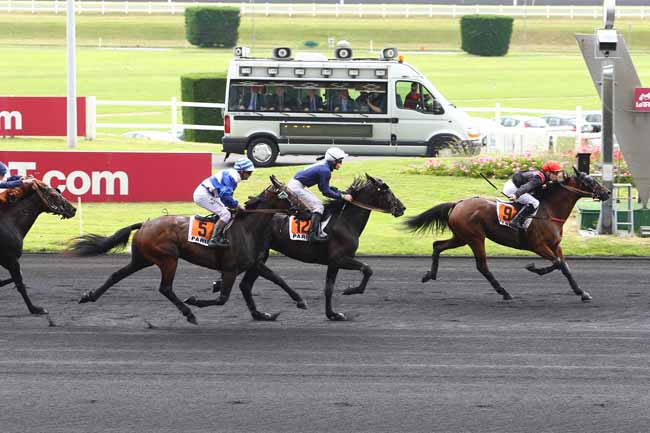 Photo d'arrivée de la course pmu PRIX DE PLOERMEL à PARIS-VINCENNES le Samedi 11 juin 2016