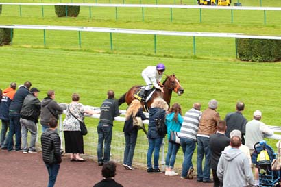 Photo d'arrivée de la course pmu PRIX RIDGWAY à COMPIEGNE le Lundi 13 juin 2016