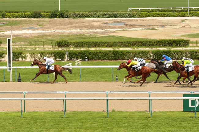 Photo d'arrivée de la course pmu PRIX DE LIMAY à DEAUVILLE le Vendredi 17 juin 2016
