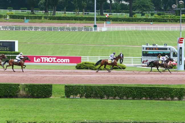 Photo d'arrivée de la course pmu PRIX DE LA PLACE BALARD à ENGHIEN le Samedi 18 juin 2016