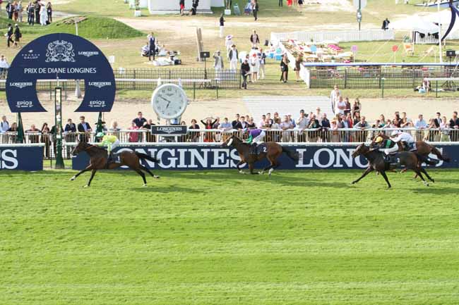 Photo d'arrivée de la course pmu PRIX DU CAMP DE CESAR LONGINES à CHANTILLY le Dimanche 19 juin 2016