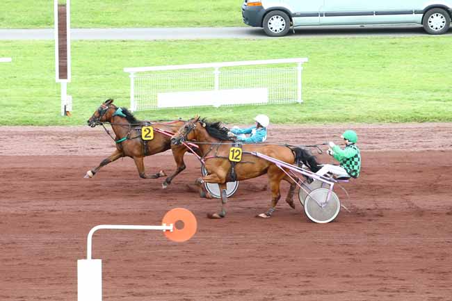 Photo d'arrivée de la course pmu PRIX DE GANNAT à VICHY le Lundi 20 juin 2016