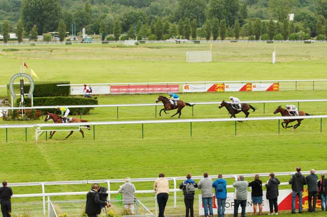 Photo d'arrivée de la course pmu PRIX DE LA REGION NORMANDIE à DIEPPE le Mardi 21 juin 2016