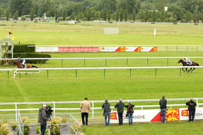 Photo d'arrivée de la course pmu PRIX JEAN RIBAULT à DIEPPE le Mardi 21 juin 2016