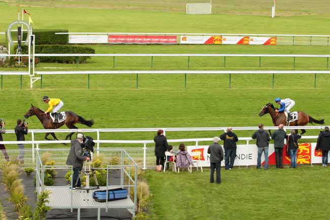 Photo d'arrivée de la course pmu PRIX SAMUEL DE CHAMPLAIN à DIEPPE le Mardi 21 juin 2016