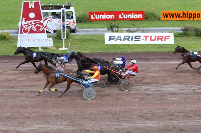 Photo d'arrivée de la course pmu PRIX DU CHAMPAGNE DE CASTELNAU à REIMS le Mercredi 22 juin 2016