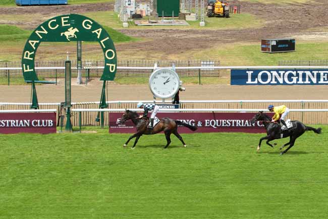 Photo d'arrivée de la course pmu LA COUPE à CHANTILLY le Mercredi 22 juin 2016