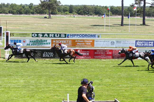 Photo d'arrivée de la course pmu PRIX LA SORELLINA à LA TESTE DE BUCH le Jeudi 23 juin 2016