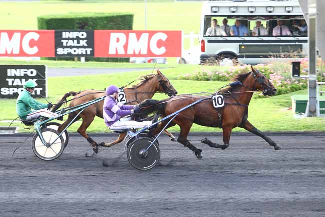 Photo d'arrivée de la course pmu PRIX SAPPHO à PARIS-VINCENNES le Vendredi 24 juin 2016