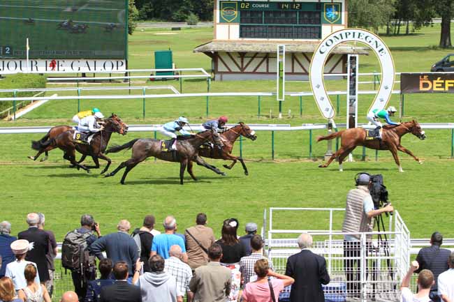 Photo d'arrivée de la course pmu PRIX DU MONCEL à COMPIEGNE le Samedi 25 juin 2016