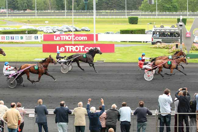 Photo d'arrivée de la course pmu PRIX DE BERGERAC à PARIS-VINCENNES le Dimanche 26 juin 2016