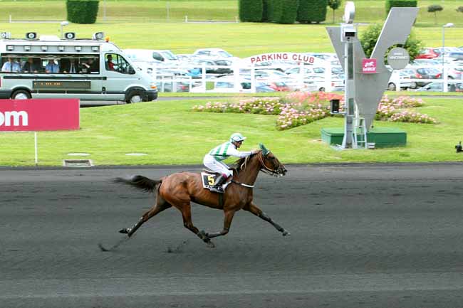 Photo d'arrivée de la course pmu PRIX DU PRESIDENT DE LA REPUBLIQUE à PARIS-VINCENNES le Dimanche 26 juin 2016
