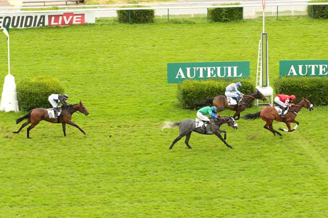 Photo d'arrivée de la course pmu PRIX AL CAPONE II à AUTEUIL le Lundi 27 juin 2016