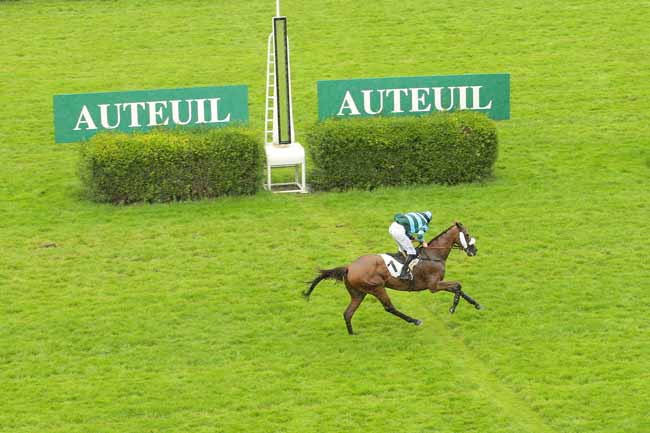 Photo d'arrivée de la course pmu PRIX CHINCO à AUTEUIL le Lundi 27 juin 2016