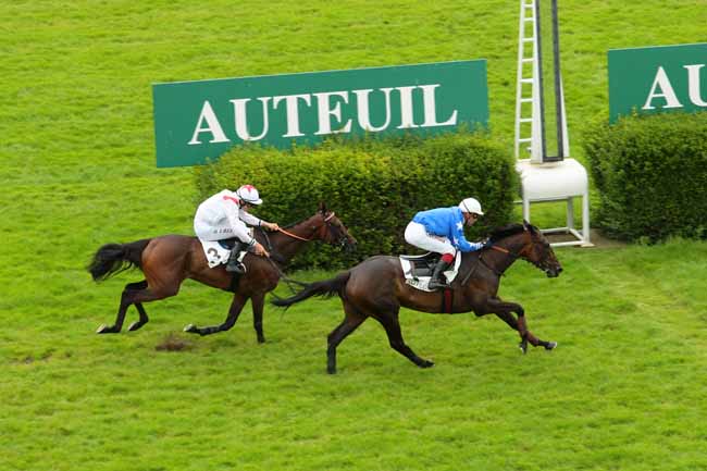 Photo d'arrivée de la course pmu PRIX COLOMBELLES à AUTEUIL MIDI le Lundi 27 juin 2016