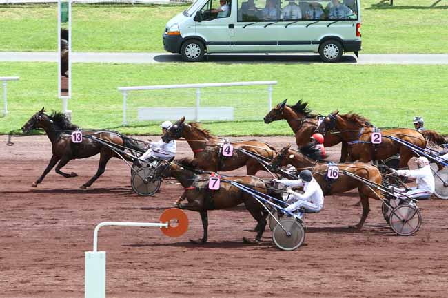 Photo d'arrivée de la course pmu PRIX PIERRE COULON à VICHY le Jeudi 30 juin 2016