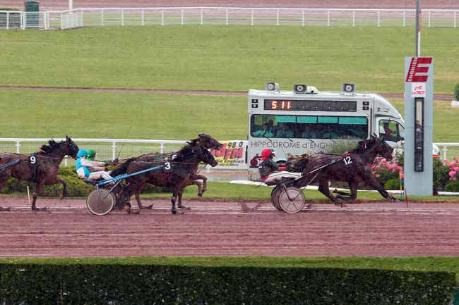 Photo d'arrivée de la course pmu PRIX DE LA PLACE DU COMMERCE (GR B) à ENGHIEN le Jeudi 30 juin 2016